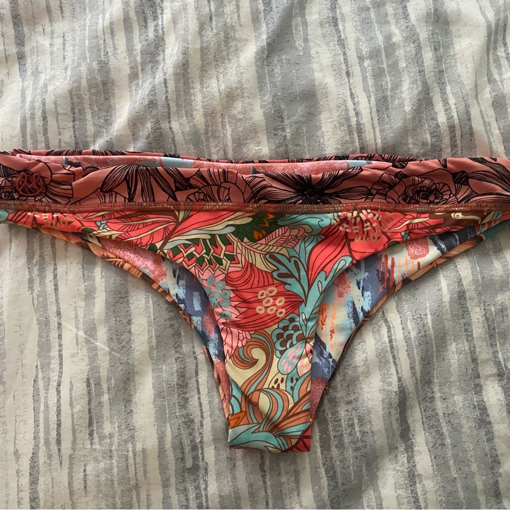 Maaji Reversible Swim Bottoms! Size Small